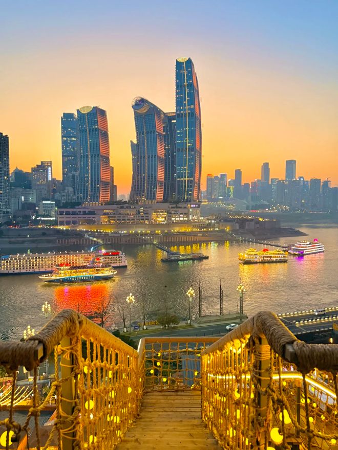 版：魔幻城市+市井烟火+美食地图麻将胡了试玩模拟器重庆六日游精华(图1)